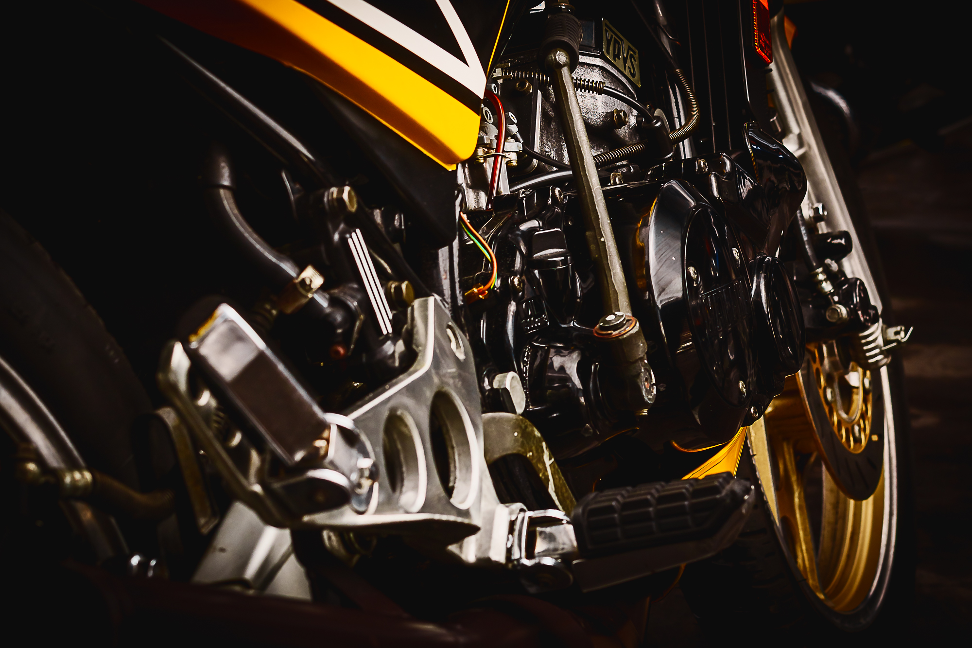 10 YAMAHA RZ350 1984_JUAN