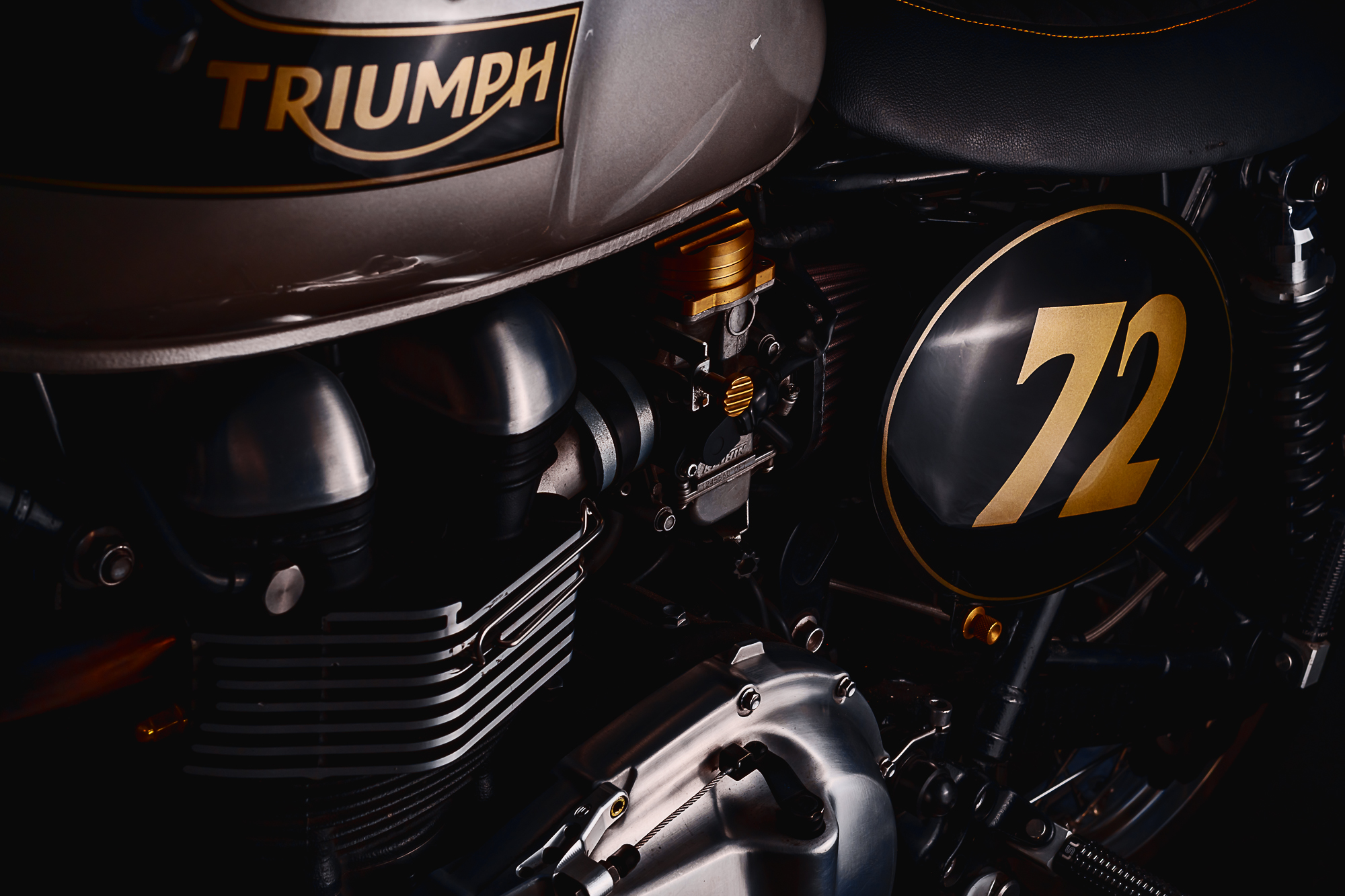 02 TRIUMPH THRUXTONE 2020_robga