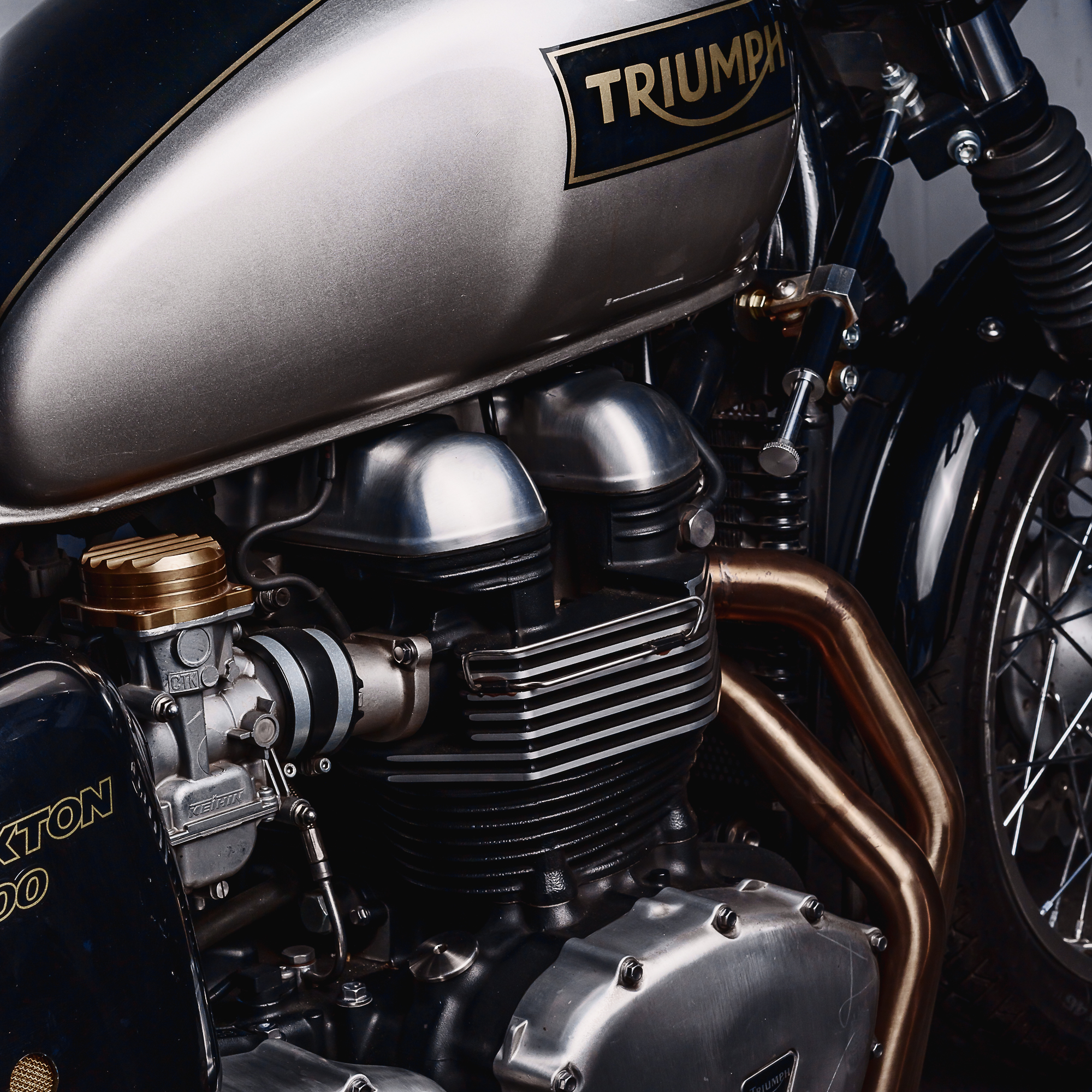 09 TRIUMPH THRUXTONE 2020_robga