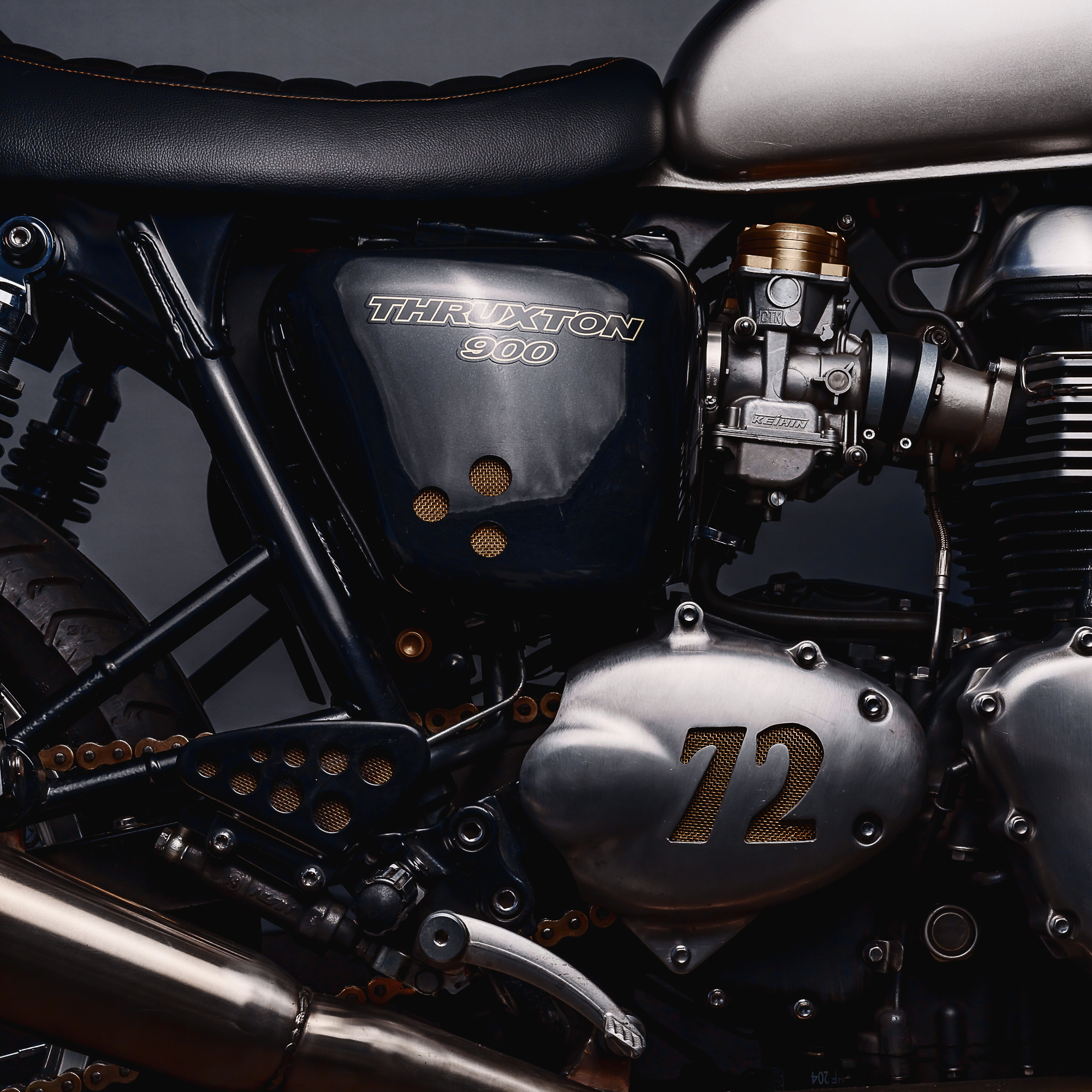 10 TRIUMPH THRUXTONE 2020_robga